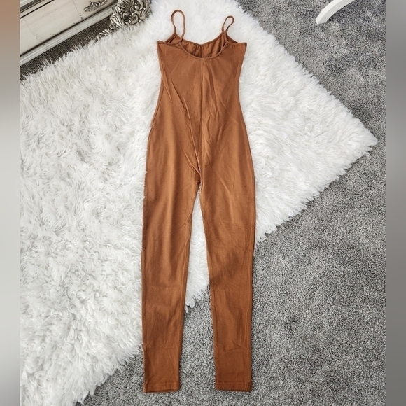 Daisy Dark Camel Jumpsuit. Size Small. New. - Picture 3 of 6